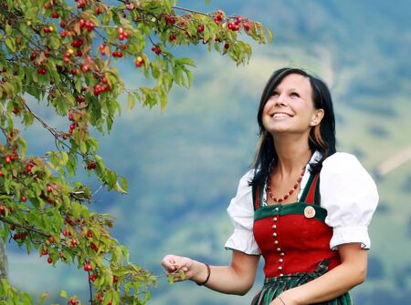 Dirndlstaude mit Dirndlprinzessin