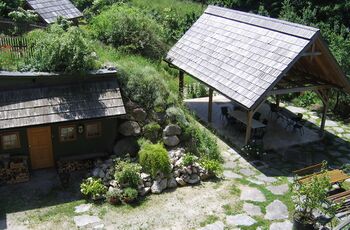 SHof - Kräuterhütte von oben.jpg