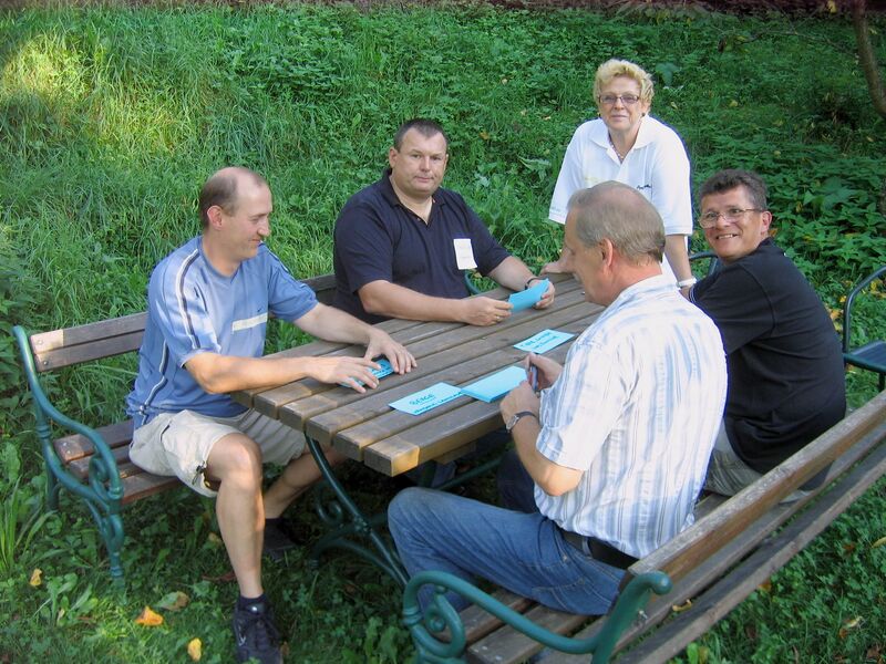 Datei:SH Arbeiten im Grünen.jpg