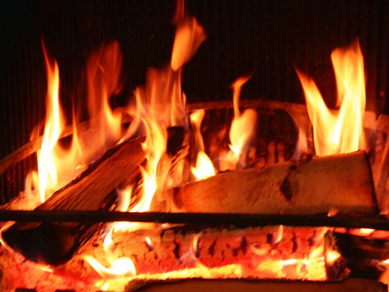 Datei:SH Offener Kamin.jpg