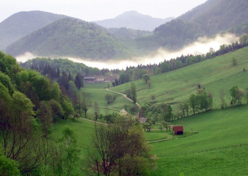 Datei:EST Morgen Hochtal Frühling.jpg