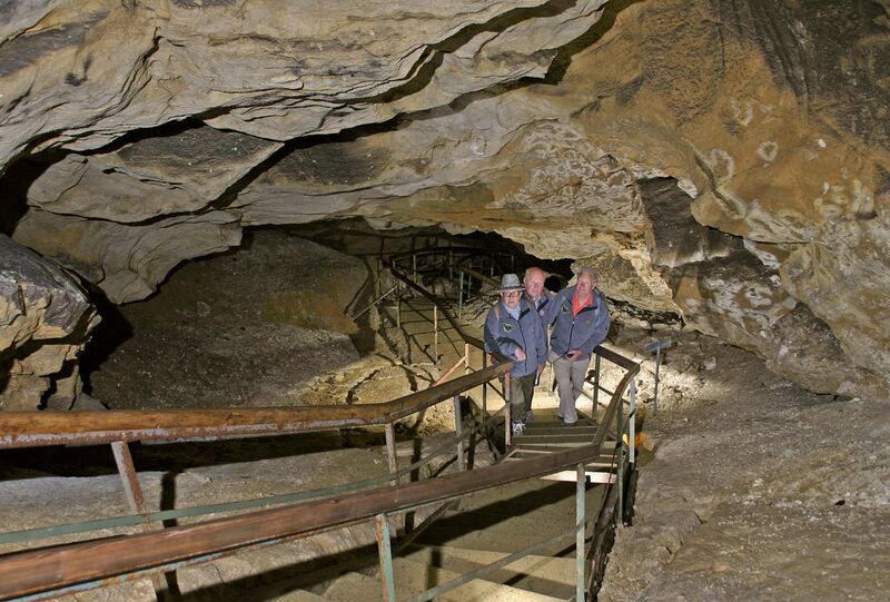 Datei:Nixhöhle Theogang.jpg
