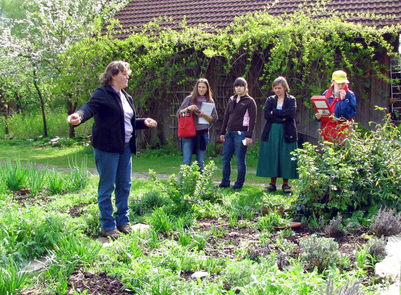 Datei:CSR Interne Schulung-Garten 2011.jpg