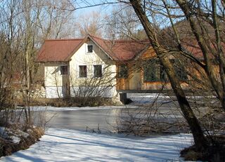 Haus und Seminarraum Teichbrücke im Winter