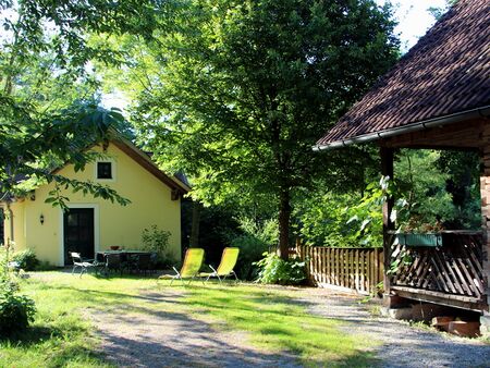 Teichbrücke und Teichhaus - zwei der acht Steinschaler Gartenhäuser