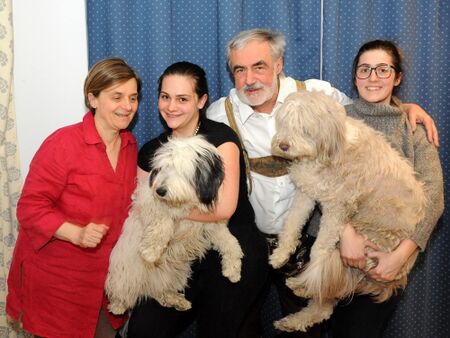 Familie Weiß mit den Haus-Hunden