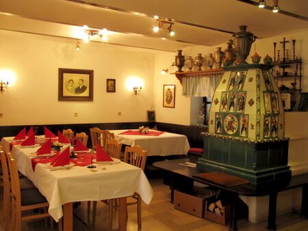 Kachelofenstube gedeckt mit Kachelofen