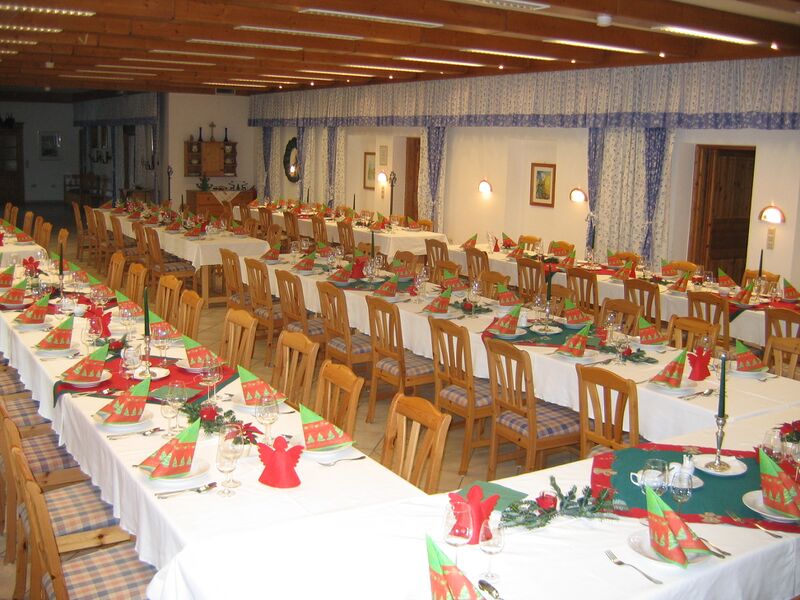 Datei:Steinschalerhof Saal König gedeckt.JPG