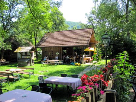 Blick von Terrasse in den Nostalgiegarten