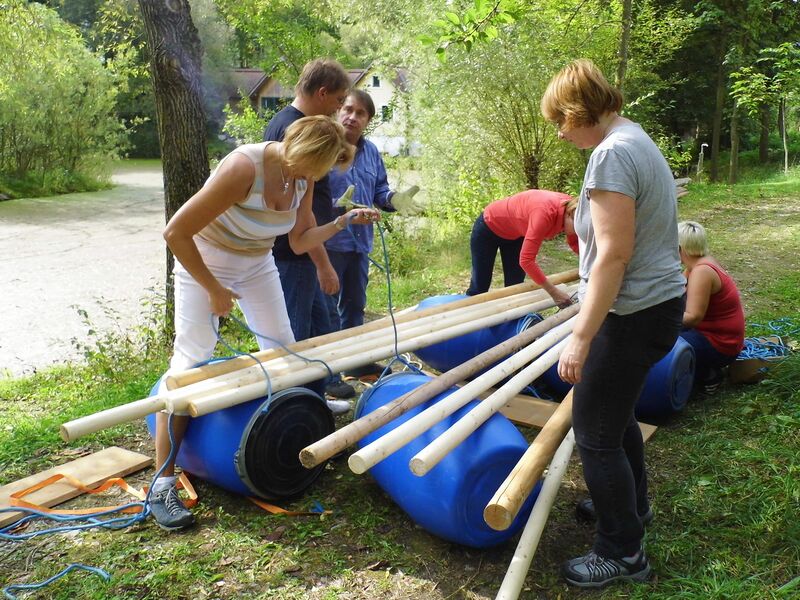 Datei:ICT-Floßbau Beginn.jpg