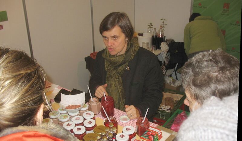 Datei:Annemarie Weiß bei Dirndlwerklärung.jpg