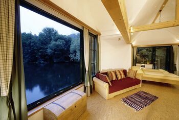 Teichbrücke-innen Wohnzimmer für "den" Urlaub