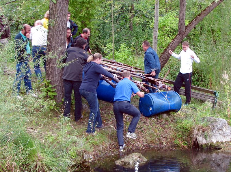 Datei:Floß aus Wasser.jpg