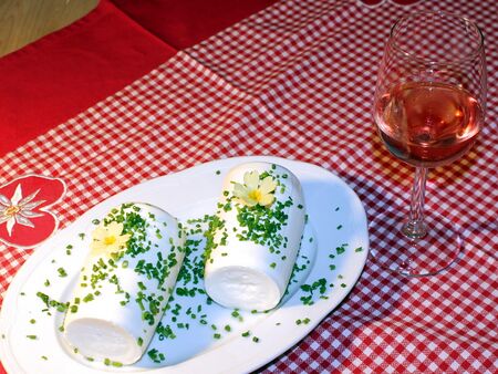 Frischer Schafkäse und "der Dirndlsaft"