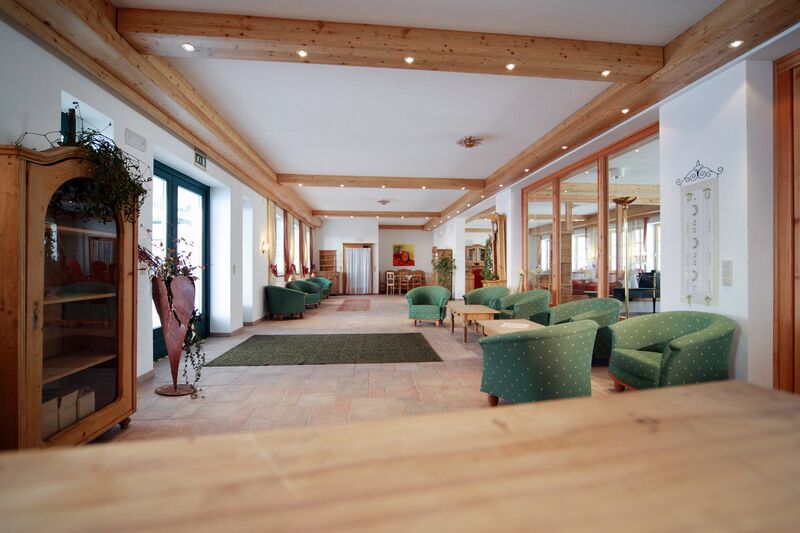 Datei:SD Rezeption Dorfhotel.jpg