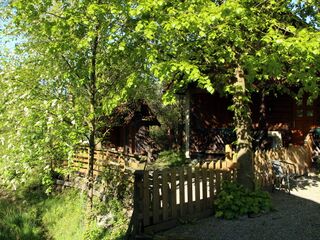 Schattiger Vorgarten beim Teichhaus