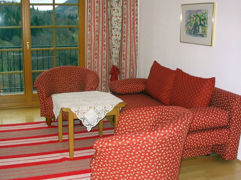 Datei:SD Sitzgruppe Zimmer Talblick.jpg