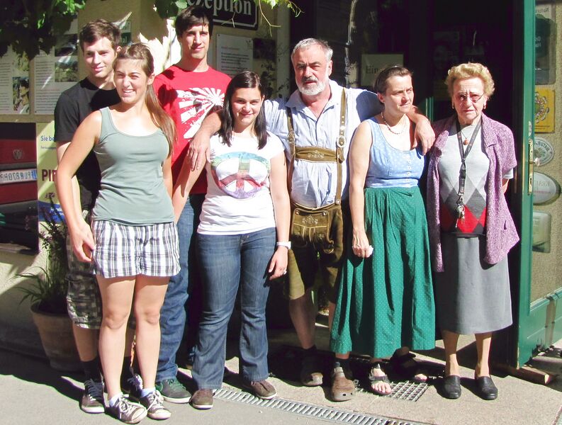 Datei:Cecilia Abreise Spanien 2011.jpg