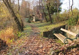 Weg zum Seminarraum Teichbrücke und Teichhaus