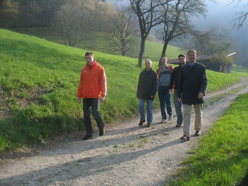 Datei:Morgenwanderung 2010.jpg