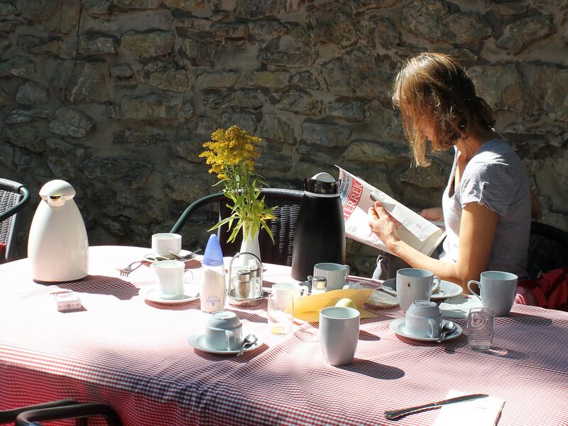 Datei:SH Frühstücksidyll4.jpg