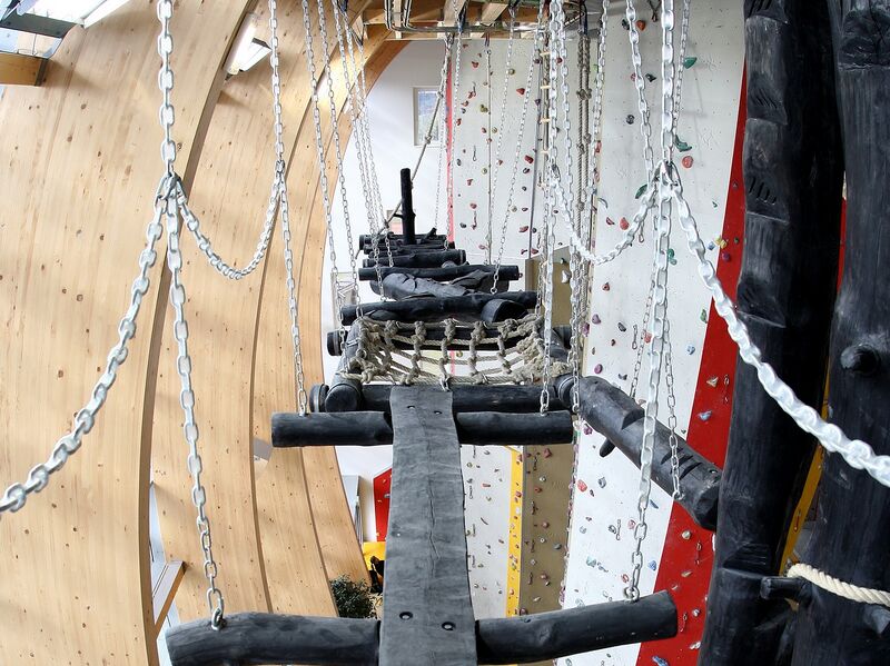 Datei:Kletterhalle Wbg High Walk.jpg