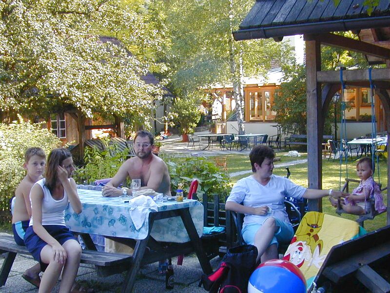 Datei:SH N-Gartenidylle Sommer.jpg