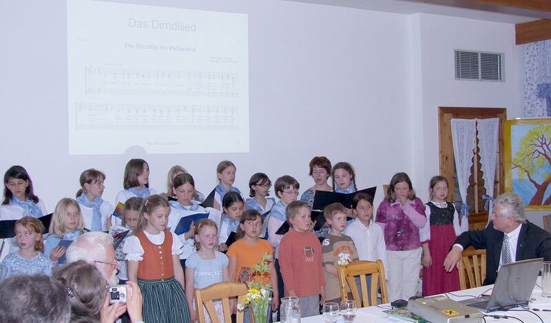 Datei:Uraufführung Dirndllied 2006.jpg