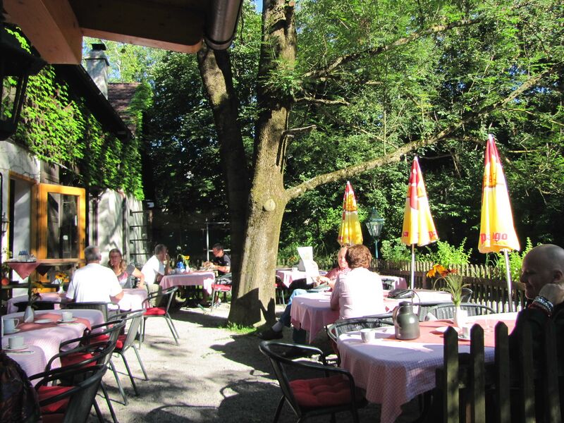 Datei:SH Frühstpücksterrasse.jpg