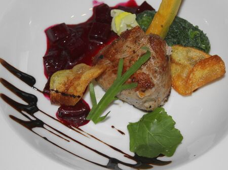 Rind mit Wildspinat und Rote-Rübenragout